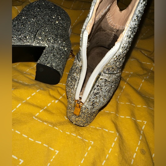 NWOT GLITTERY SILVER WESTERN STYLE BOOTS 😍❤️ - Picture 4 of 8